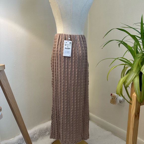 ZARA MIDI SKIRT. Size M. - Picture 7 of 7